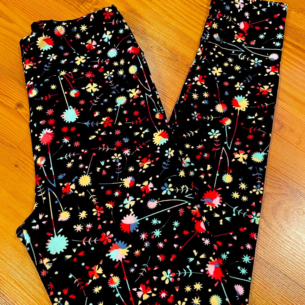 🌟🌟Darling LuLaRoe leggings. NWOT. Size OS 3/$20